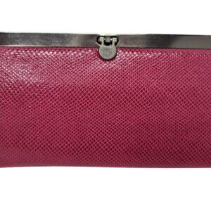 Red 80's / 90's Women's Wallet "W Logo" (Unknown) Clasp Latch - Faux Leather